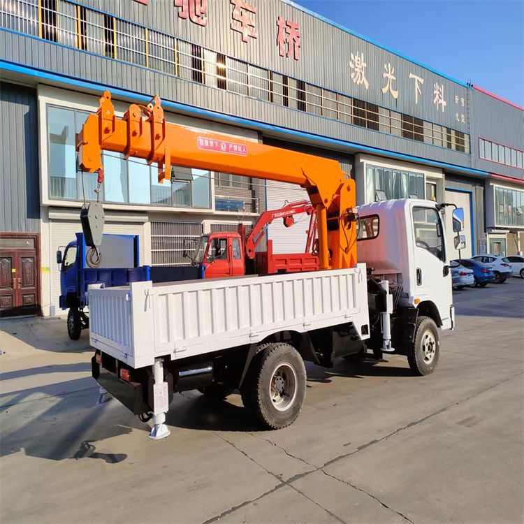 蠡县三轮随车吊定制 农用改装机自备吊中瑞长期出售